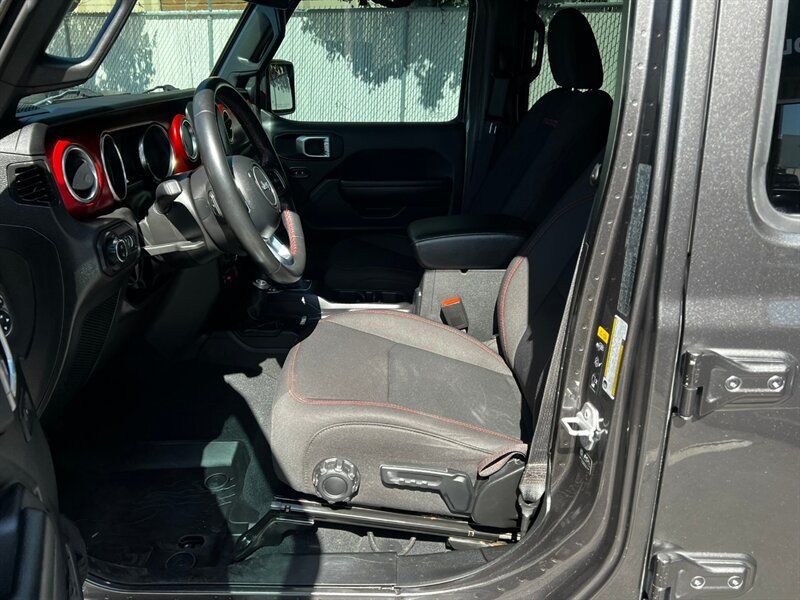 Used 2022 Jeep Gladiator Rubicon w/ Trailer Tow Package AWD/4WD image 19