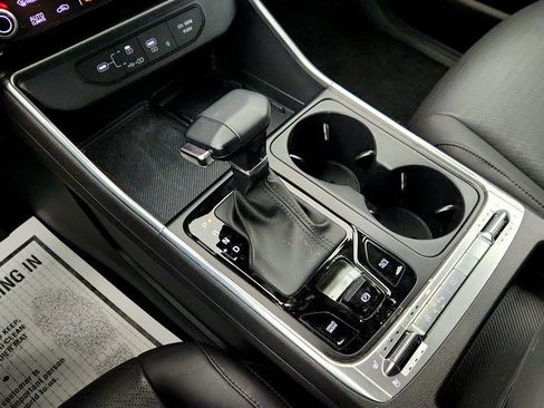 Used 2025 Kia Carnival SX Prestige image 17