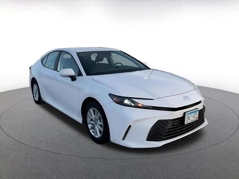 Used 2025 Toyota Camry LE image 3