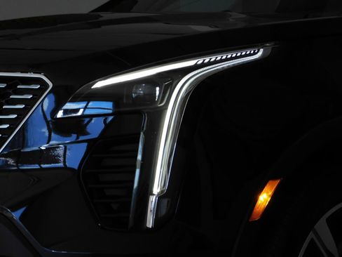 Used 2023 Cadillac XT4 Premium Luxury w/ Technology Package AWD/4WD image 13