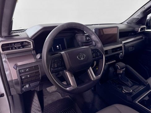 Used 2025 Toyota Tacoma SR5 w/ SR5 Upgrade Package AWD/4WD image 9