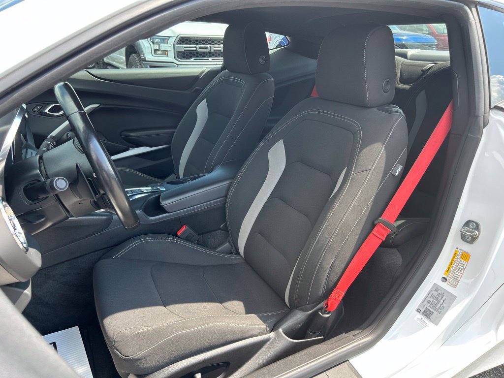 Used 2020 Chevrolet Camaro LT w/ Technology Package RWD image 17