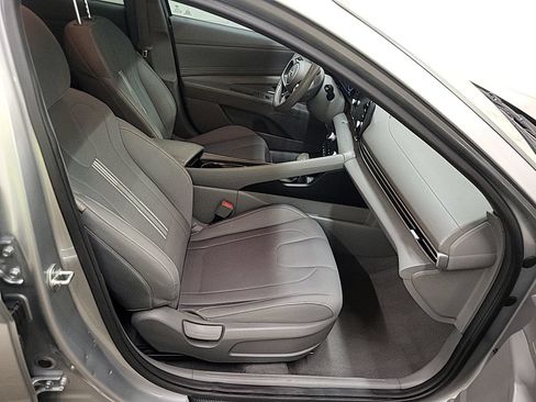 Used 2022 Hyundai Elantra SEL w/ Convenience Package FWD image 10