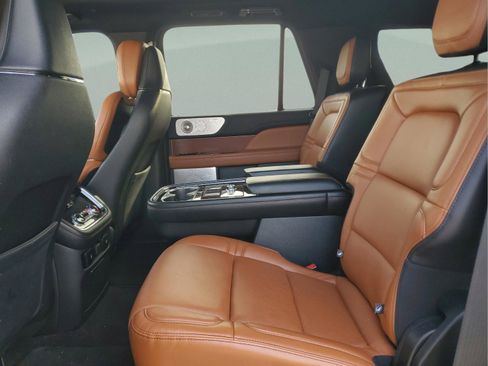 Used 2020 Lincoln Navigator Reserve w/ Luxury Package AWD/4WD image 6
