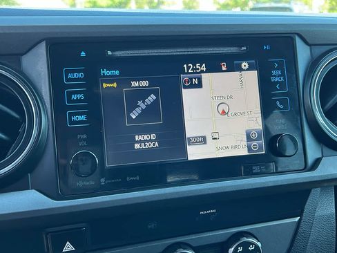 Used 2019 Toyota Tacoma TRD Sport w/ Technology Package AWD/4WD image 15