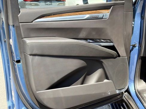Used 2025 Cadillac Escalade Sport Platinum w/ LPO, ONYX Package AWD/4WD image 19