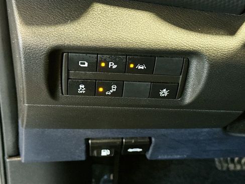 Used 2022 Nissan Kicks S image 8