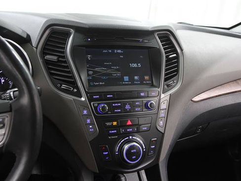 Used 2017 Hyundai Santa Fe Limited AWD/4WD image 10