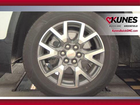 Used 2023 GMC Acadia SLE image 13