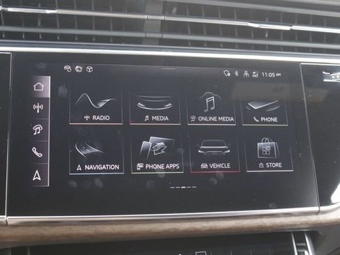 Used 2024 Audi Q8 Premium image 25