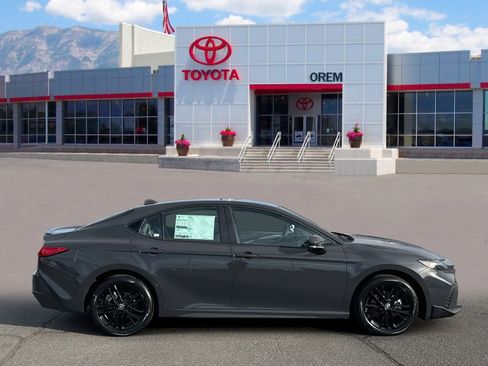 New 2026 Toyota Camry SE image 3