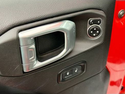 Used 2021 Jeep Wrangler Unlimited Sahara w/ Uconnect 4C Nav & Sound Group AWD/4WD image 18