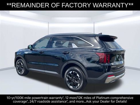 Certified 2025 Kia Sorento S w/ Panoramic Sunroof Package AWD/4WD image 4