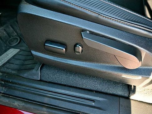 Used 2022 GMC Canyon AT4 image 17