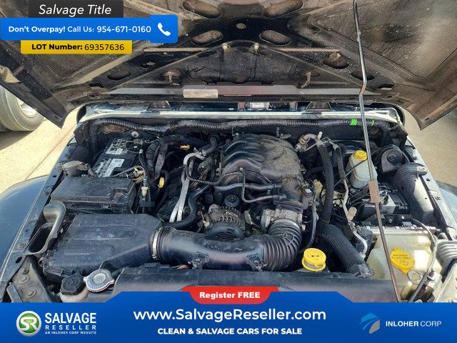 Used 2017 Jeep Wrangler Unlimited Sahara w/ Connectivity Group AWD/4WD image 16