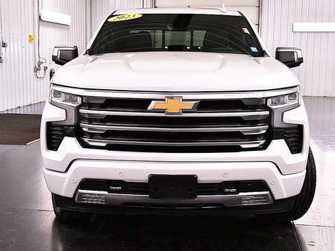 Used 2023 Chevrolet Silverado 1500 High Country w/ High Country Premium Package image 2