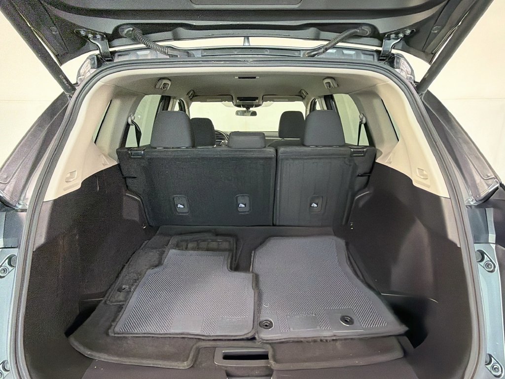 Used 2025 Nissan Rogue SV FWD image 26