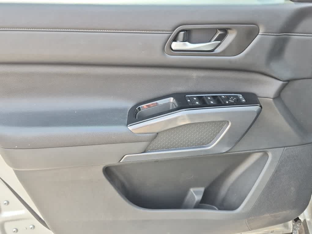 Used 2024 Nissan Pathfinder SL AWD/4WD image 11