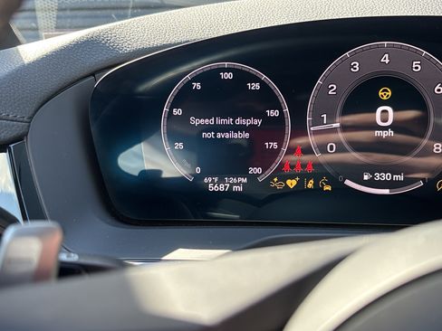 Certified 2025 Porsche Panamera image 30