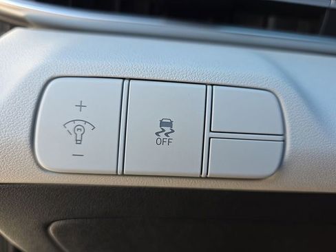 New 2026 Hyundai Elantra Limited FWD image 35