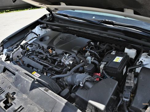 Used 2022 Toyota Camry SE FWD image 14