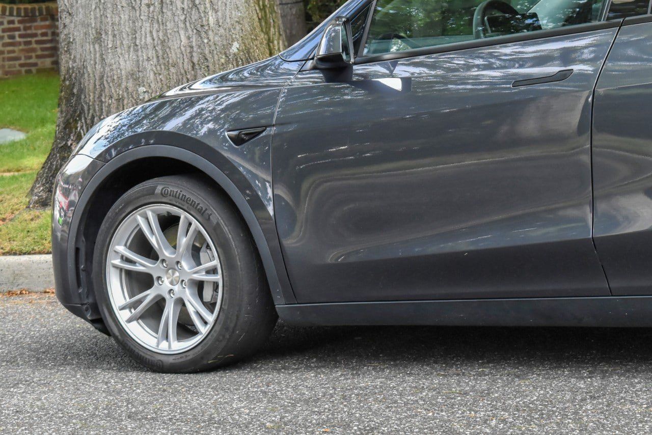 Used 2021 Tesla Model Y Long Range AWD/4WD image 25