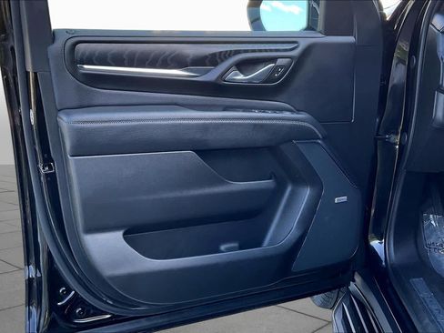 Used 2024 GMC Yukon Denali w/ Advanced Technology Package AWD/4WD image 21