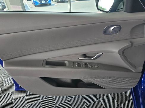 Used 2023 Hyundai Elantra Blue FWD image 31