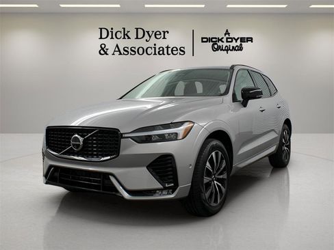 Certified 2025 Volvo XC60 B5 Plus image 6