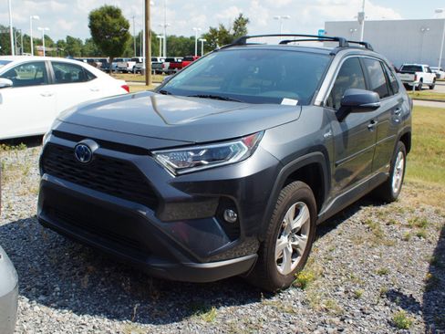 Used 2021 Toyota RAV4 XLE w/ Convenience Package AWD/4WD image 1