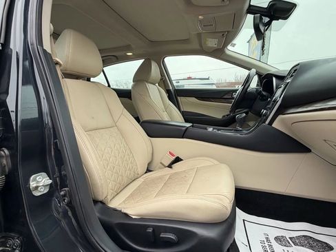 Used 2017 Nissan Maxima Platinum image 15