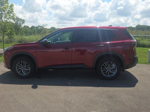 Used 2023 Nissan Rogue S AWD/4WD image 14