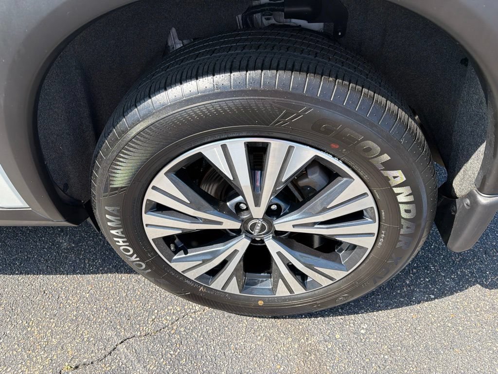 Used 2023 Nissan Rogue SV AWD/4WD image 4