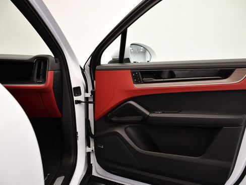 Certified 2026 Porsche Cayenne E-Hybrid AWD/4WD image 49
