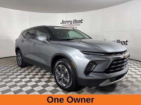 Used 2025 Chevrolet Blazer LT FWD image 4
