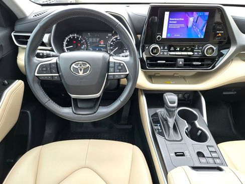 Used 2023 Toyota Highlander XLE image 10