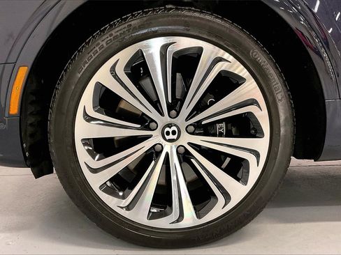 Used 2022 Bentley Bentayga image 17