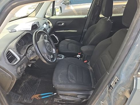 Used 2018 Jeep Renegade Latitude FWD image 7