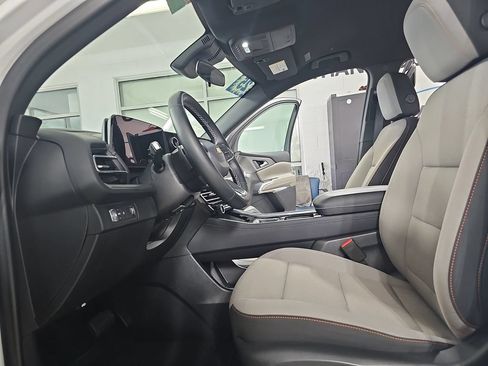 Used 2025 Chevrolet Traverse LT FWD image 22