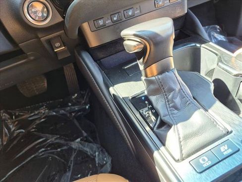 Used 2025 Lexus ES 300h w/ Premium Package FWD image 15