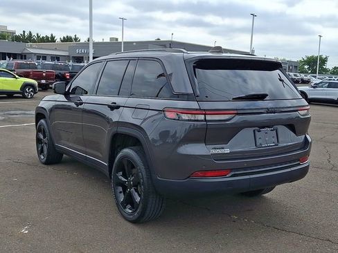 Used 2023 Jeep Grand Cherokee Altitude AWD/4WD image 4