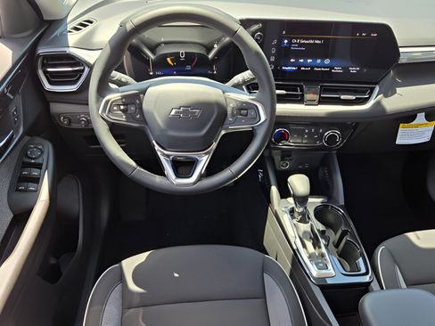 New 2026 Chevrolet TrailBlazer LT w/ Midnight Edition FWD image 11