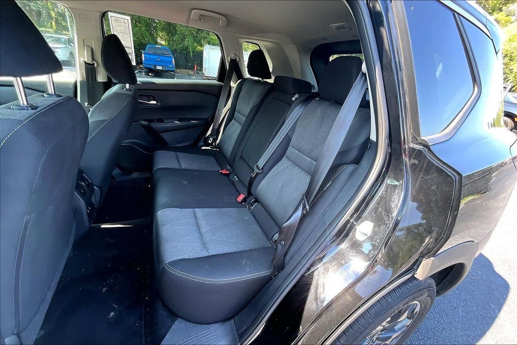 Used 2025 Nissan Rogue SV FWD image 22