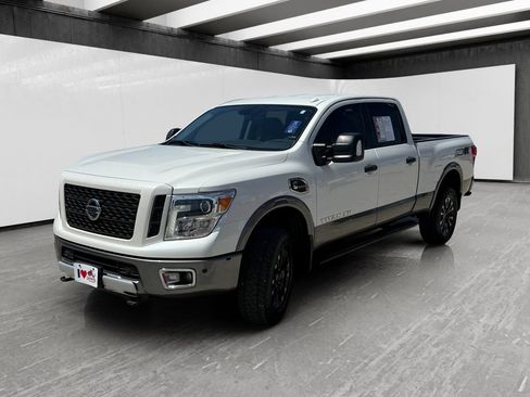 Used 2018 Nissan Titan PRO-4X w/ Pro-4x Convenience Package AWD/4WD image 1