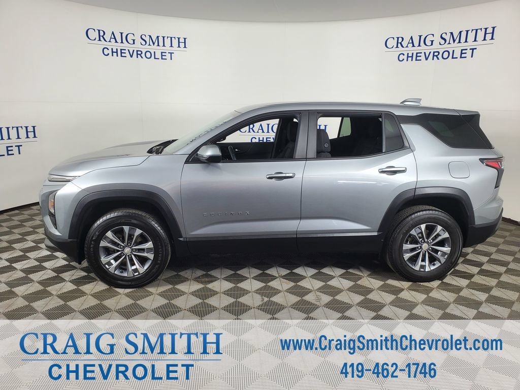 Used 2025 Chevrolet Equinox LT FWD image 2