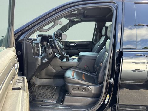 Used 2024 GMC Sierra 1500 AT4 w/ Technology Package AWD/4WD image 11