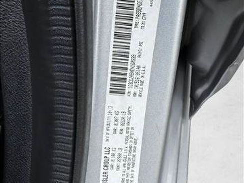 Used 2014 Dodge Avenger SE FWD image 21