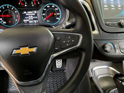 Used 2017 Chevrolet Malibu LT FWD image 12