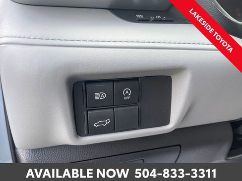 Used 2023 Toyota Highlander LE image 25