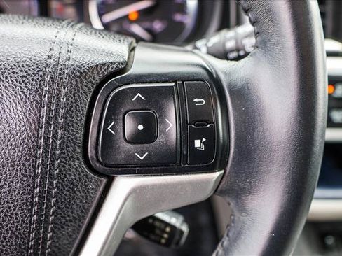 Used 2016 Toyota Highlander XLE image 16